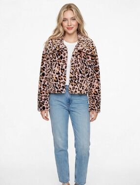 Candie's soft pink leopard fur with a large collar, soft.
